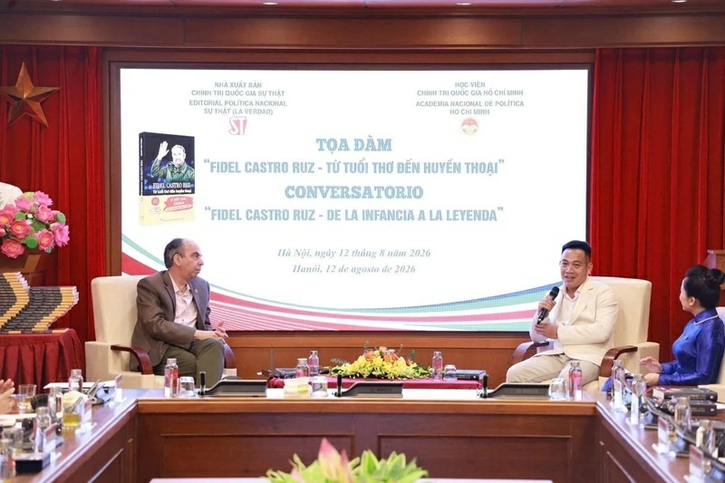Đại sứ Cuba tại Việt Nam  Rogelio Polanco Fuentes và Nhà báo Vương Xuân Nguyên, tác giả cuốn sách “Fidel Castro Ruz - Cuba trong trái tim nhân dân Việt Nam” tại Toạ đàm “Fidel Castro Ruz: Từ tuổi thơ đến huyền thoại” do Học viện Chính trị quốc gia Hồ Chí Minh và NXB Chính trị quốc gia Sự thật tổ chức ngày 12/8/2026.