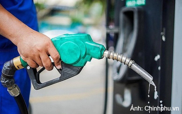 Het Ministerie van Industrie en Handel heeft bedrijven verzocht de levering van benzine en diesel te