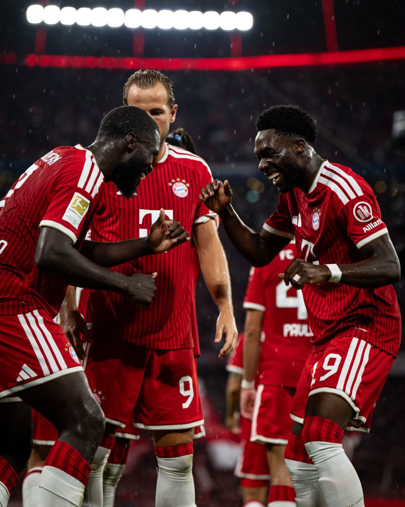  FC Bayern München FCバイエルン・ミュンヘン L バイエルン・ミュンヘンはブンデスリーガ開幕戦でその実力を示した。