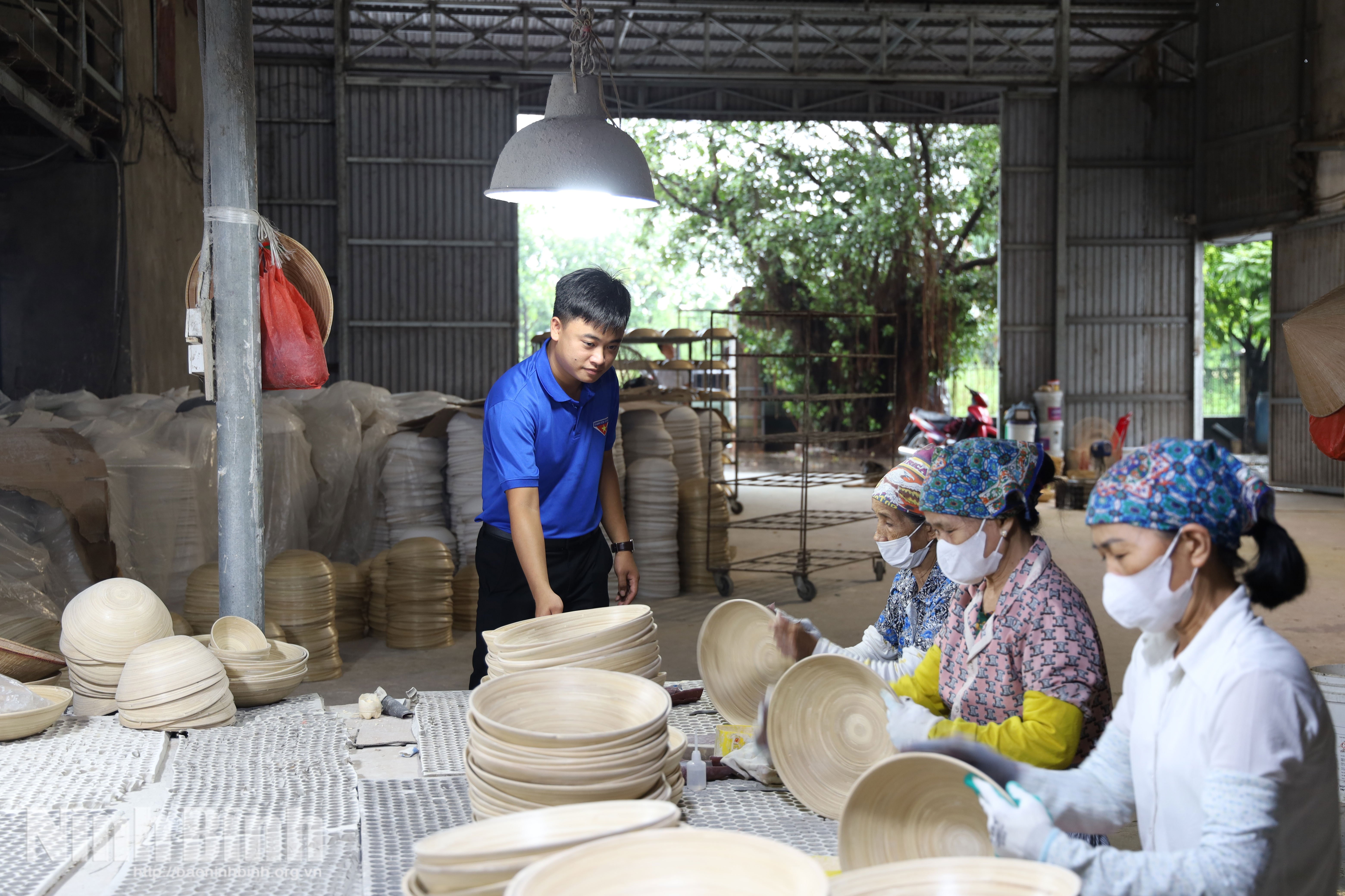 La participation des jeunes aux villages d'artisanat traditionnel a contribué à l'expansion de cet artisanat, créant des emplois et favorisant le développement économique rural.