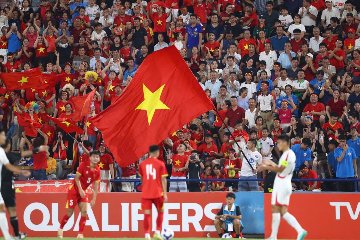 Kịch bản để U20 Việt Nam vượt qua vòng loại châu Á sau trận thua đậm Triều Tiên 5 Vietnam U20 suffered a heavy defeat against North Korea in their opening match of the Asian tournament.
