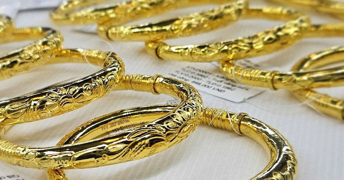 Giá vàng thế giới mất hơn 100 USD, vàng miếng SJC tiếp tục giảm