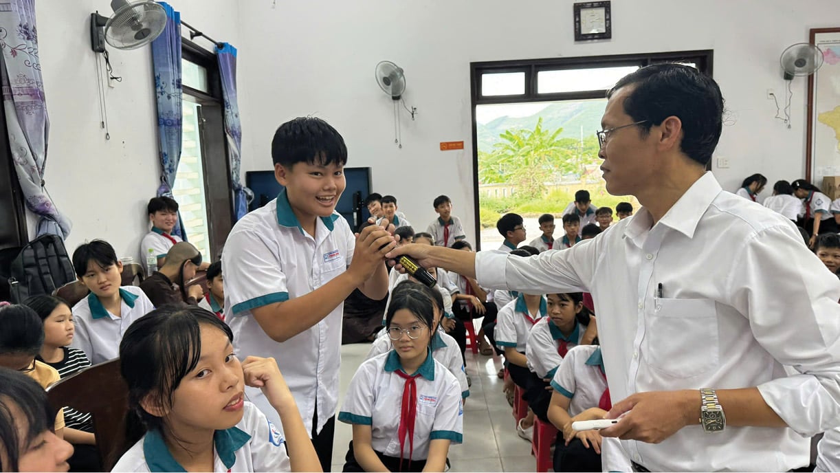 Memulihkan kondisi pengajaran dan pembelajaran setelah banjir.