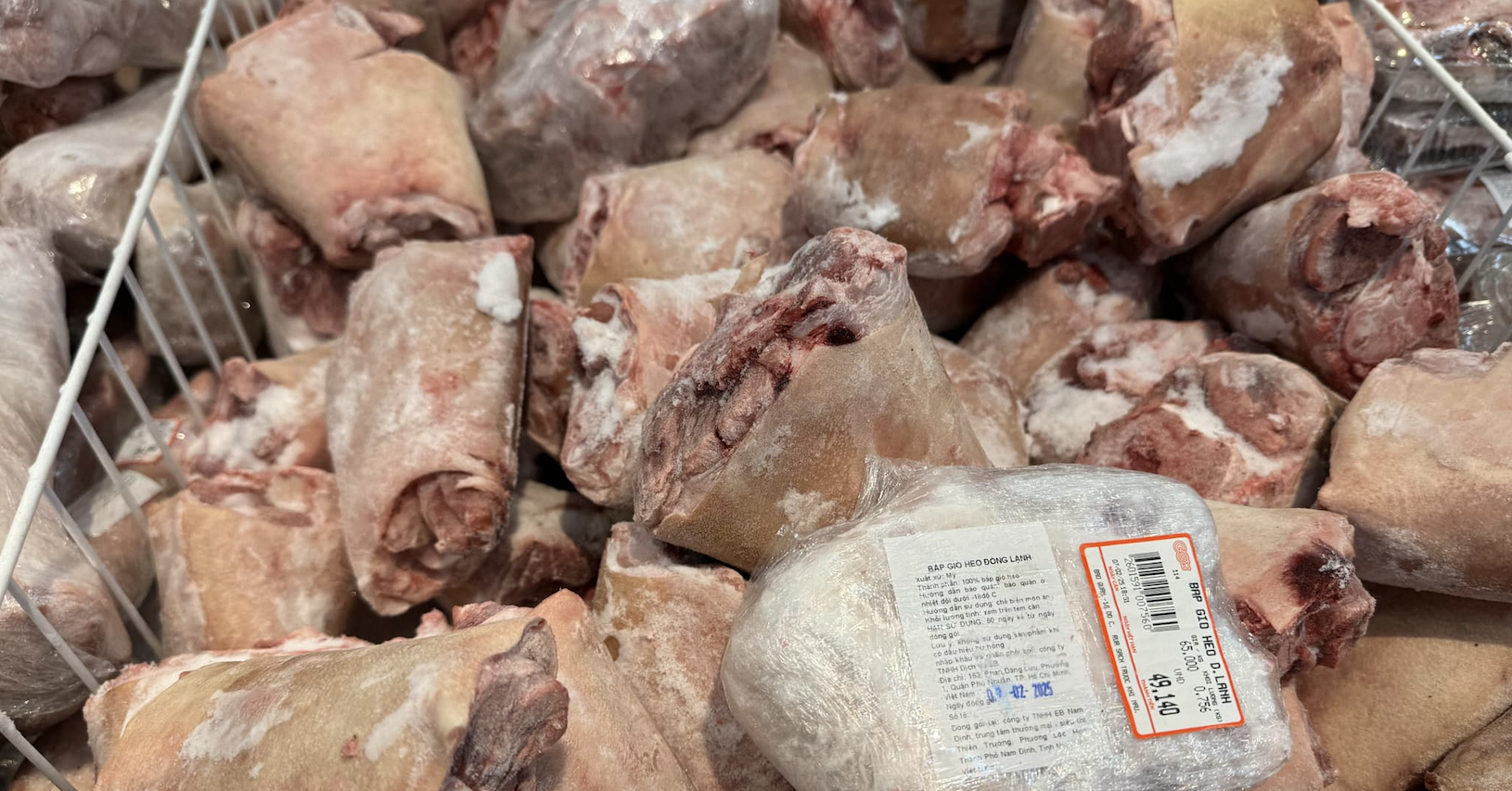 Daging babi impor murah seharga 43.000 VND/kg membanjiri pasar Vietnam