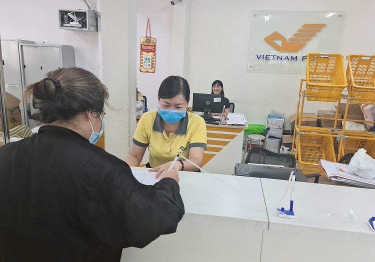Tingkat bantuan sosial untuk lansia tanpa pengasuh.