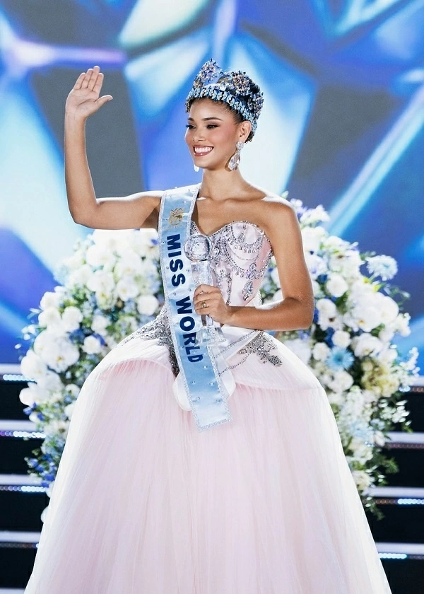Joheirry Mola Dominguez De La Salle De Classe La Couronne De Miss joheirry-mola-dominguez-de-la-salle-de-classe-la-couronne-de-miss