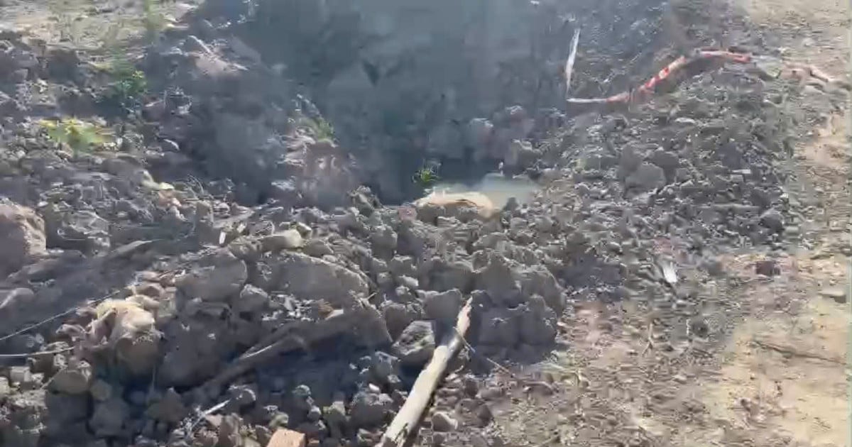 Peningkatan kualitas Jalan Raya Nasional 28B meninggalkan lubang-lubang yang berpotensi menyebabkan kecelakaan lalu lintas.