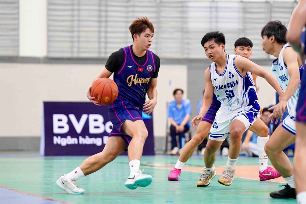 การแข่งขันบาสเกตบอลเริ่มต้นขึ้นแล้วในงานกีฬาเยาวชนแห่งชาติครั้งที่ 6