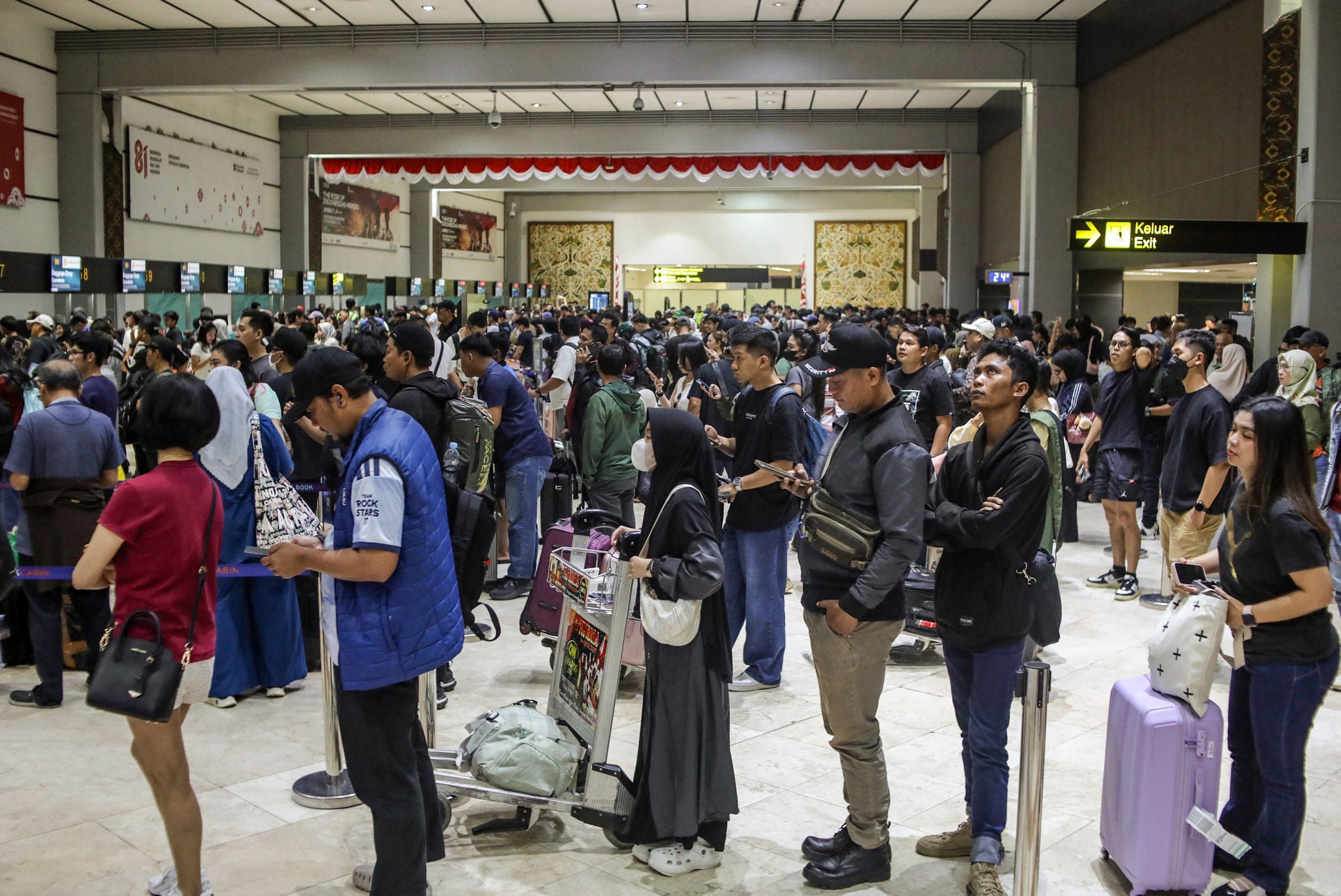 indonesia-bandara-internasional-kembali-dibuka-setelah-lumpuh-selama