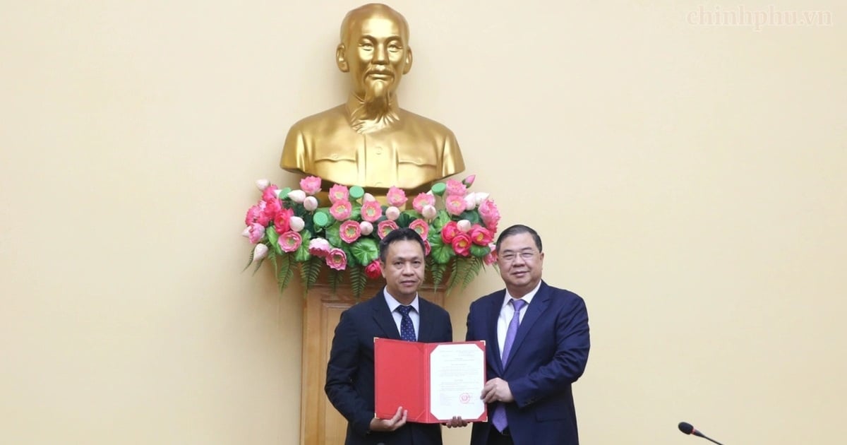 De heer Nguyen Viet Son bekleedt de functie van onderminister van Industrie en Handel.