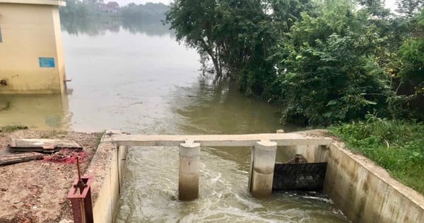 Tiga stasiun pompa hampir selesai dibangun, meningkatkan kapasitas pengendalian banjir untuk wilayah utara Hanoi.