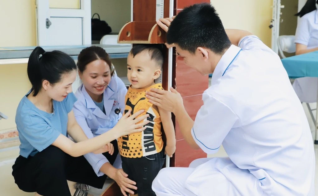 Amway Vietnam and Youth Union Launch “Nutrition Bus” Program 2026-2027
