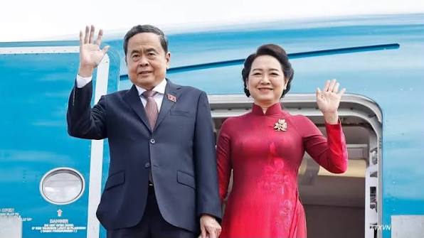Ketua Majelis Nasional Tran Thanh Man dan istrinya memulai kunjungan resmi mereka ke Korea Selatan: Meningkatkan kemitraan strategis komprehensif antara Vietnam dan Korea Selatan.