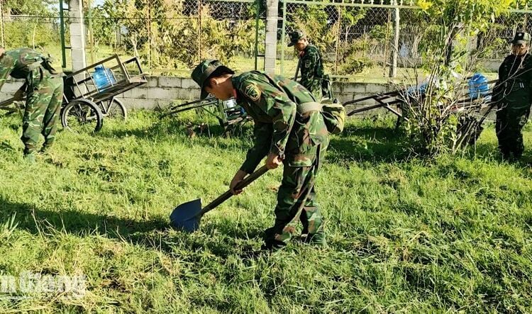 Meningkatkan 2 km jalan O Tuk Sa di bangsal Chi Lang.