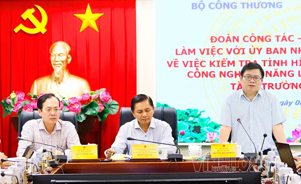 De delegatie van het Ministerie van Industrie en Handel werkte samen met de provincie Vinh Long aan 