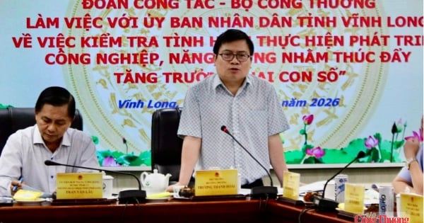 Viceminister van Industrie en Handel Truong Thanh Hoai werkt samen met de provincie Vinh Long.
