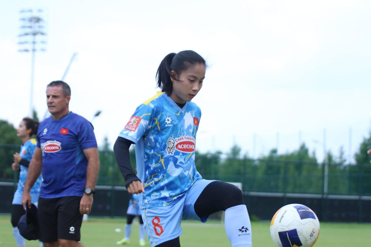 วันนี้ ทีมฟุตบอลหญิงทีมชาติเวียดนามจะลงเล่นนัดกระชับมิตรกับทีมฟุตบอลหญิงทีมชาติจีน