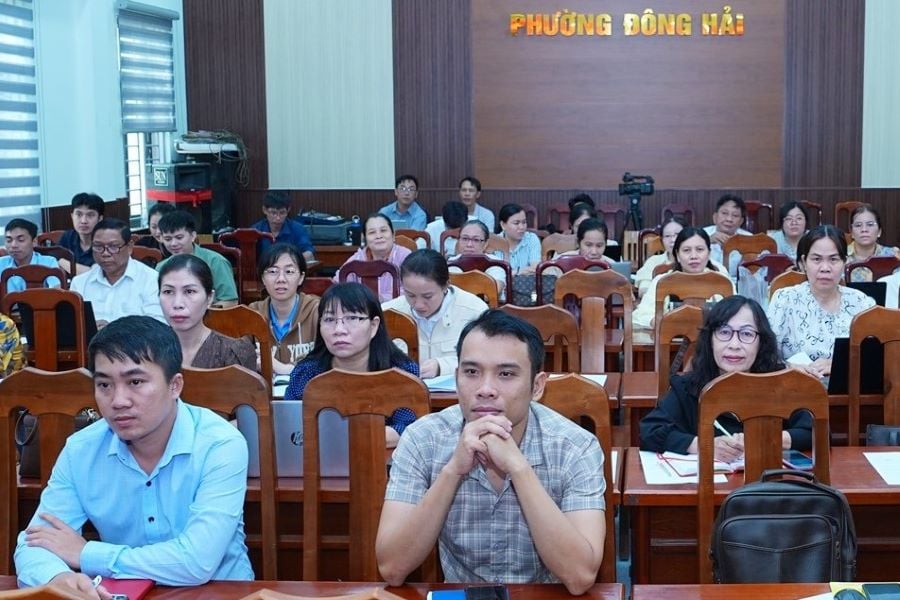 동해구는 약 100명의 공무원, 공공기관 직원에게 인공지능(AI) 응용 프로그램 교육을 제공했습니다.