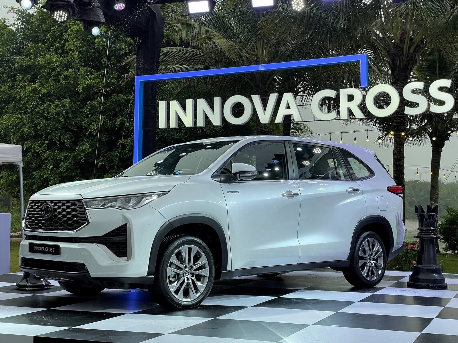 toyota innova cross HRV.webp