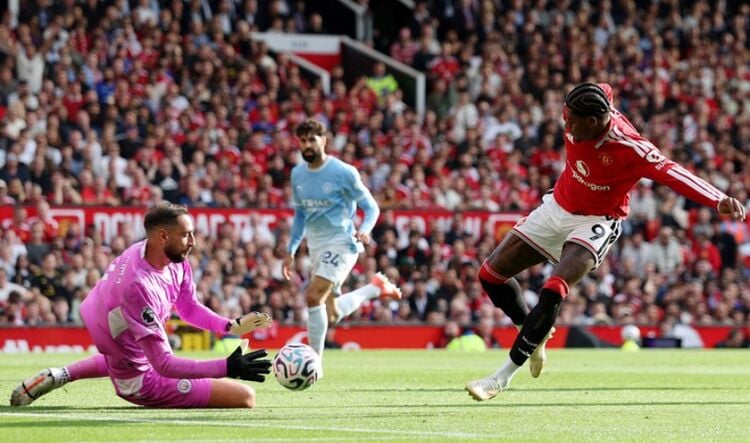 Haaland gjorde mål, men Man Utd, trots att de spelade med en mans fördel, förlorade ändå med 0-1 mot Man City.