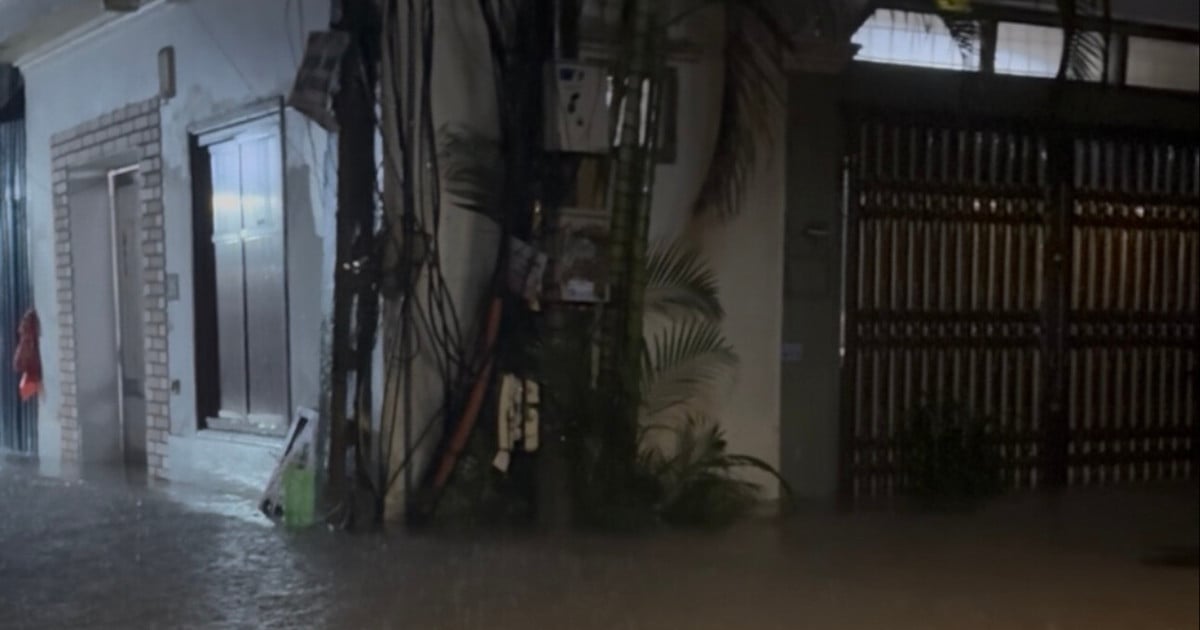 Hanoi: De steeg 42 Giang Van Minh stond om 1 uur 's nachts zwaar onder water en om 7 uur 's ochtends