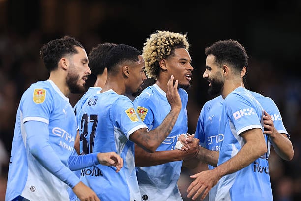 Man Citys unga stjärnor krossade Norwich med 5-0. Man City cho thấy sức mạnh vượt trội trước Norwich. Ảnh của Simon Stacpoole/Offside/Offside - Getty Images.