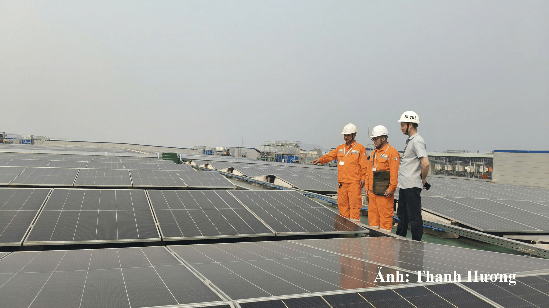 Het Ministerie van Industrie en Handel versnelt de installatie van zonnepanelen op daken.