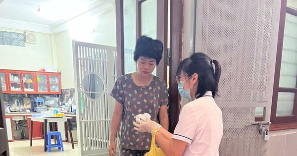 Distrik Hong Ha sedang melakukan pembersihan lingkungan dan mencegah wabah penyakit setelah hujan.