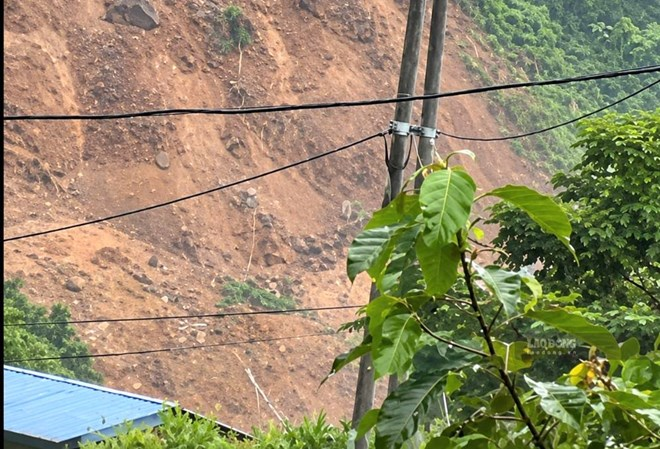 Nghe An: Gunung Nua Ban mengalami tanah longsor serius, lebih dari 300 rumah tangga terisolasi sementara.