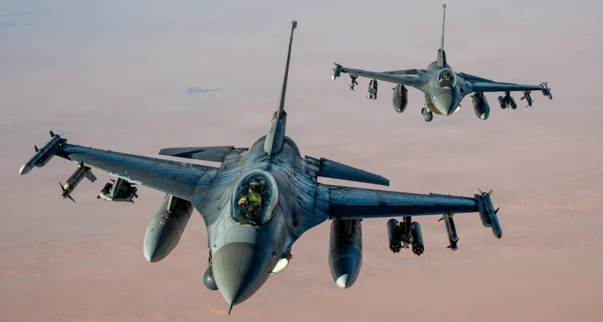 Het F-16G 'monster' onthuld met supersensoren en een ongelooflijk vliegbereik, waarmee het gezicht v
