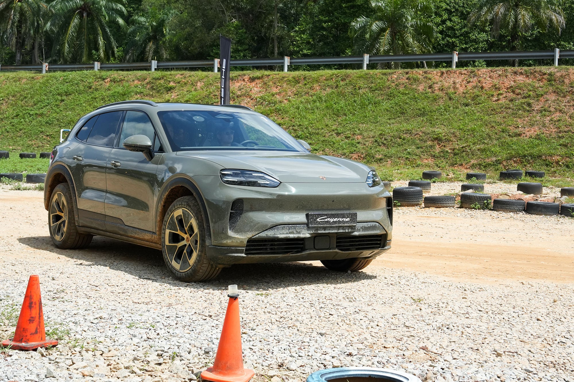 Beberapa perkembangan baru yang penting telah muncul di pasar kendaraan listrik global.