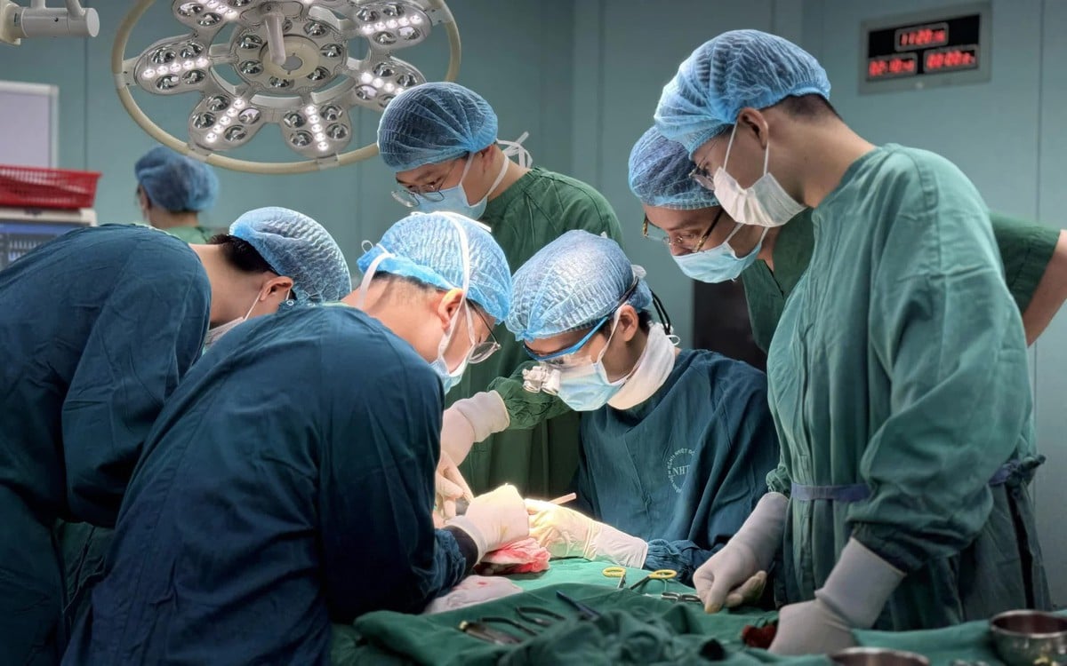Para dokter dengan cepat menyelamatkan tiga jari tukang kayu yang terputus.