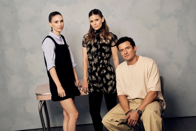 Adegan seks mengejutkan Orlando Bloom dengan dua aktris menuai kritik - Gambar 1.
