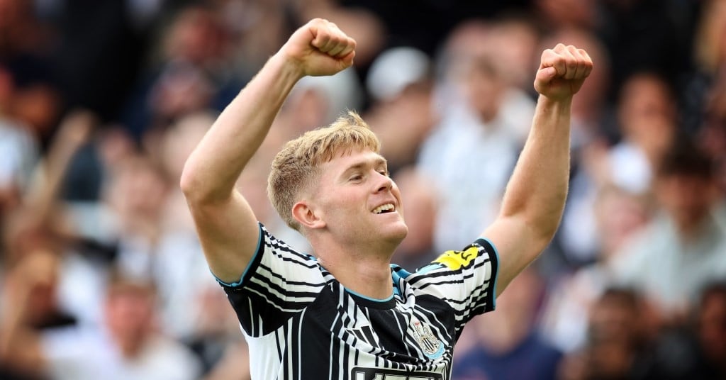Lewis Hall strooide nog eens extra zout in de wonden van Manchester United.