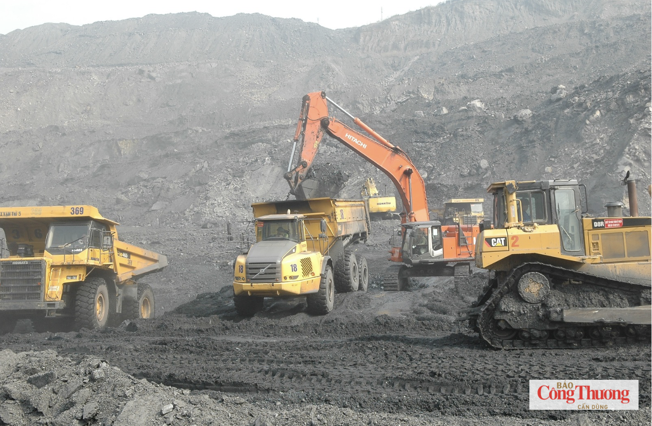 Het Ministerie van Industrie en Handel reguleert de voorbereiding en beoordeling van geologische en 
