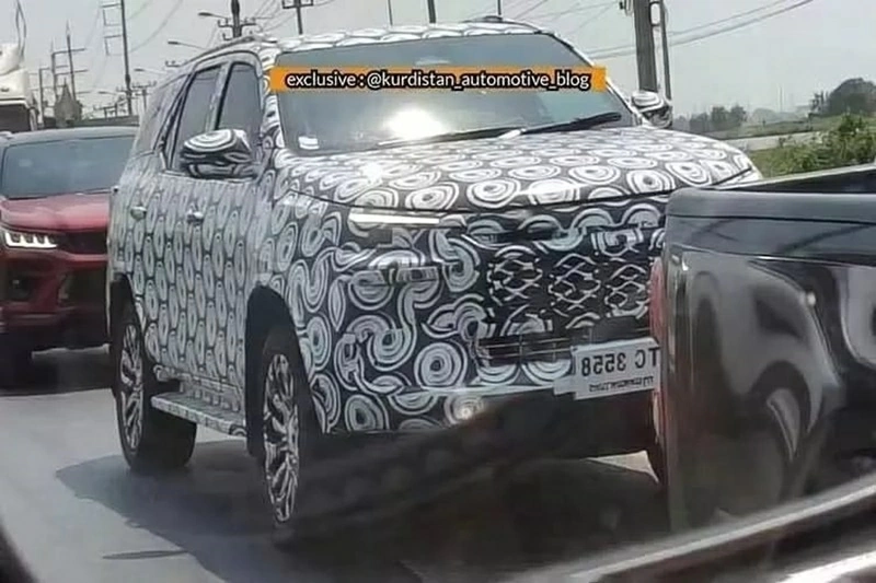 Generasi terbaru Toyota Fortuner diperkirakan akan diluncurkan akhir tahun ini. Toyota Fortuner tidak dapat digunakan lagi.