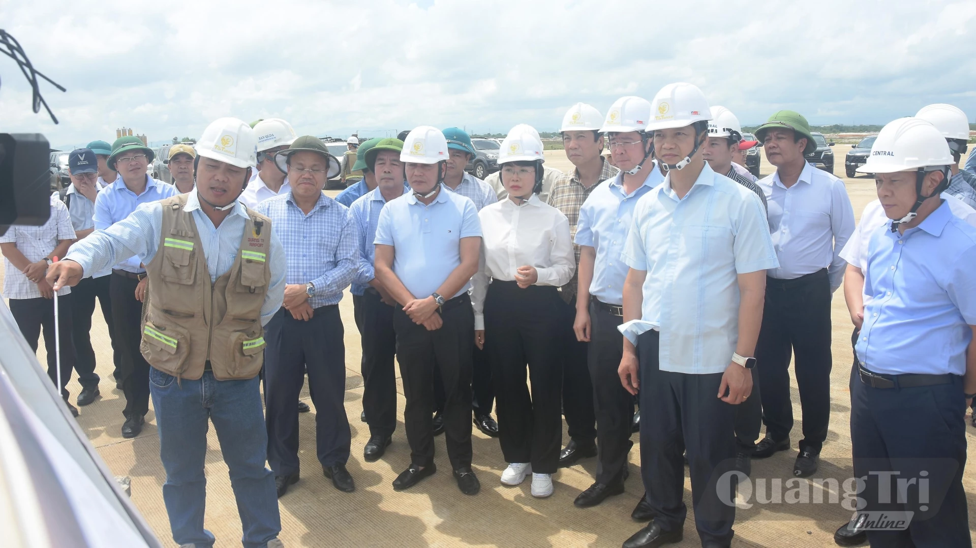 Key Experiments Provincial leaders inspect the progress of the Quang Tri Airport ...