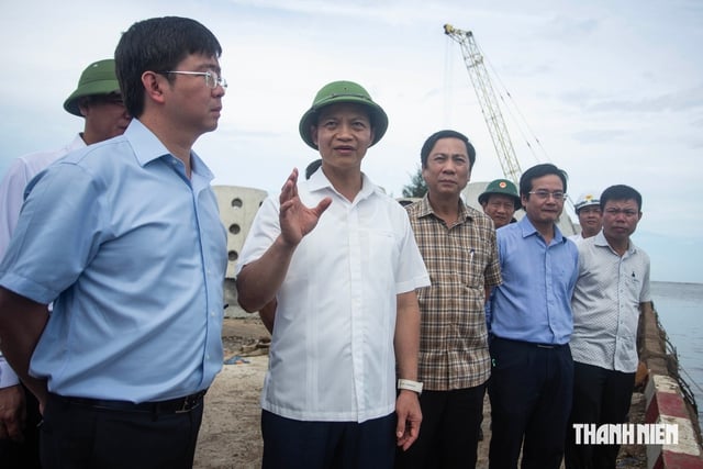 Key Experiments The Secretary of the Quang Tri Provincial Party Committee sets ...