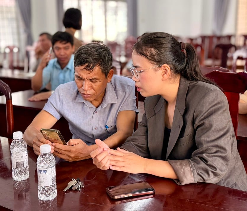 Communkication Process Digital communication training conference in An Nhon ward.