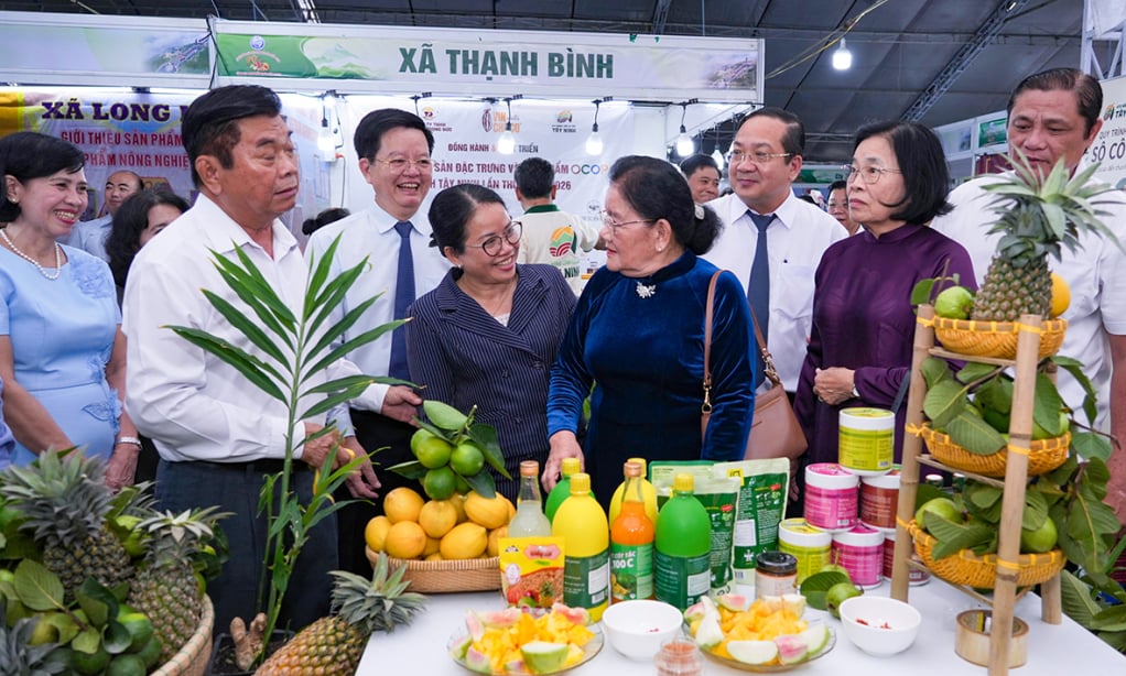 dai,bieu,tham,quan,cac,san,pham,ocop,cua,chavi,garden,23340030.jpg