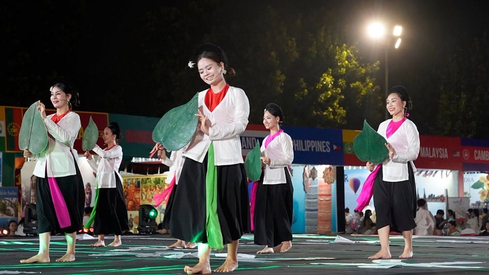 Tuồng, chèo, cải lương lan tỏa tại Lễ hội Văn hóa thế giới tại Hà Nội lần thứ hai - ảnh 8