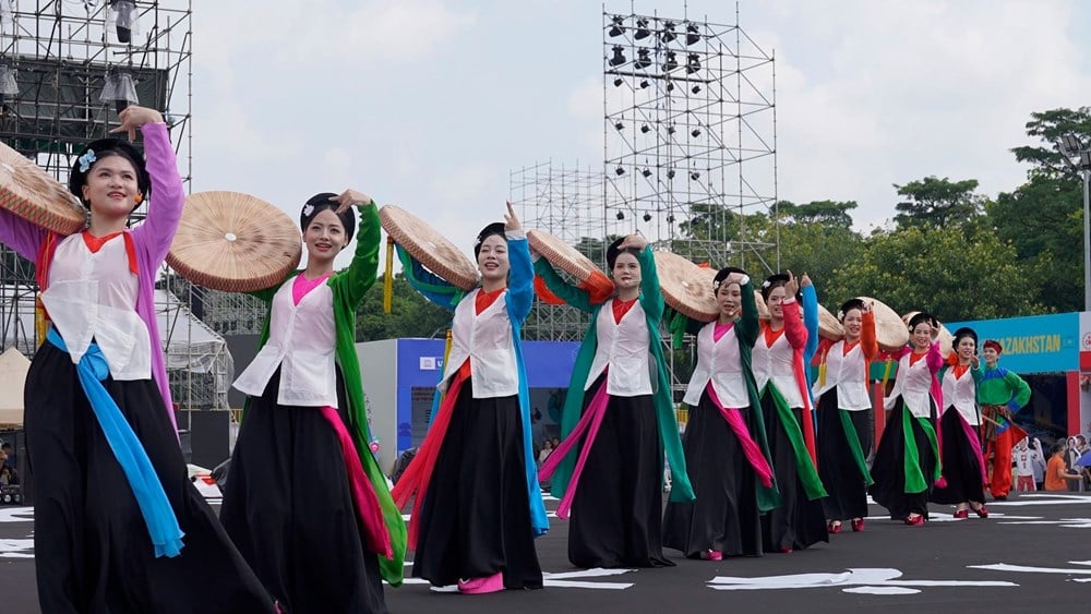 Tuồng, chèo, cải lương lan tỏa tại Lễ hội Văn hóa thế giới tại Hà Nội lần thứ hai - ảnh 9