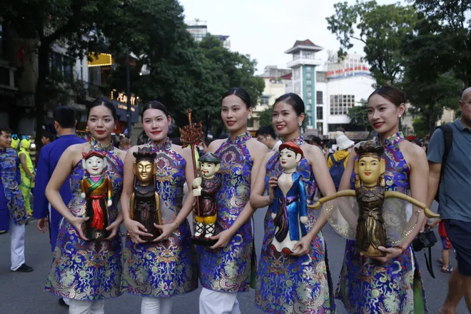 15 quốc gia hội tụ trong lễ hội đường phố "Sắc màu năm châu" tại Hà Nội - Ảnh 6.