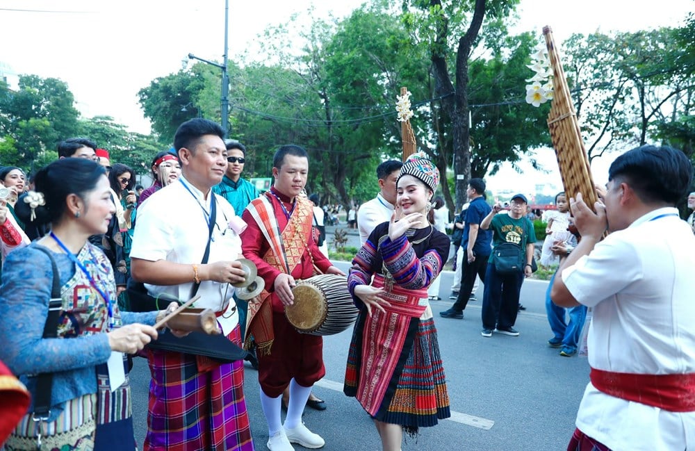 Hà Nội rực rỡ trong sắc màu văn hóa năm châu - ảnh 5