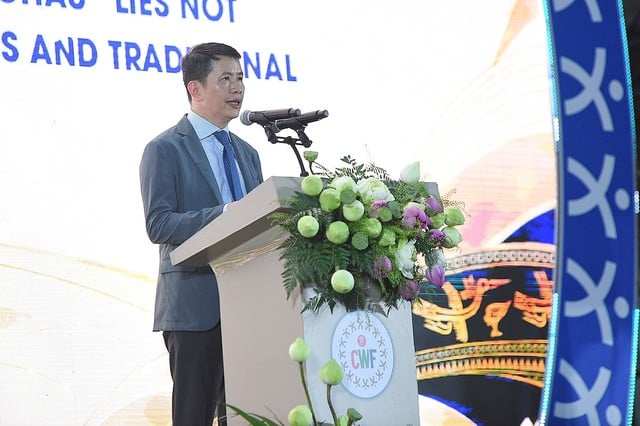 Hà Nội: Hơn 1.000 người đưa sắc màu năm châu xuống phố- Ảnh 1.