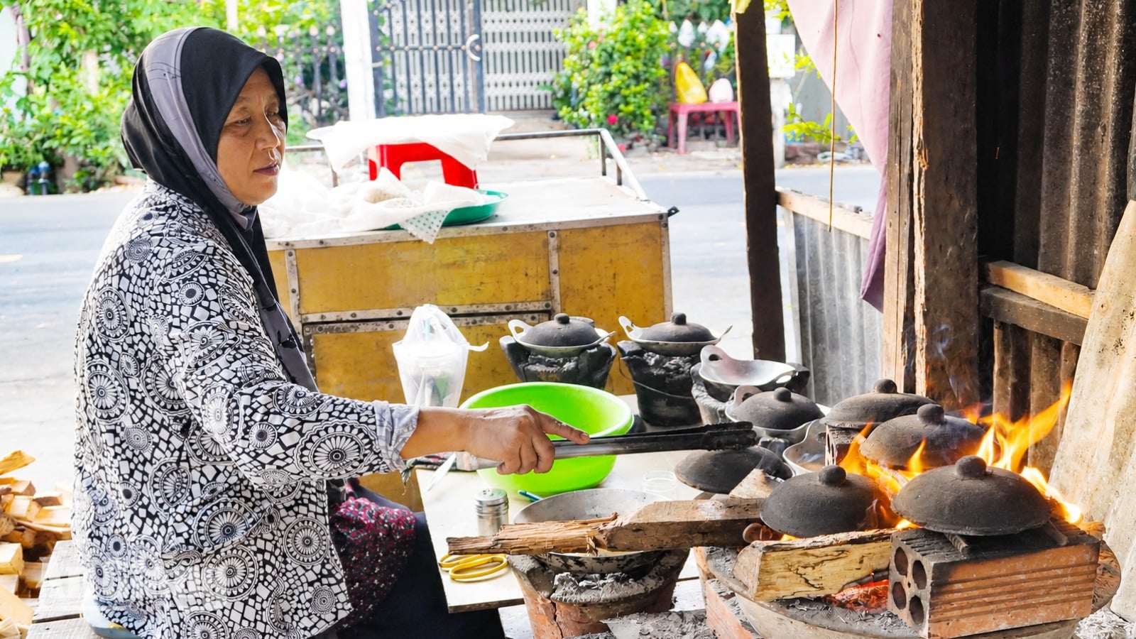 The alluring flavor of Namparang cake from the Cham people of Vinh Hau.