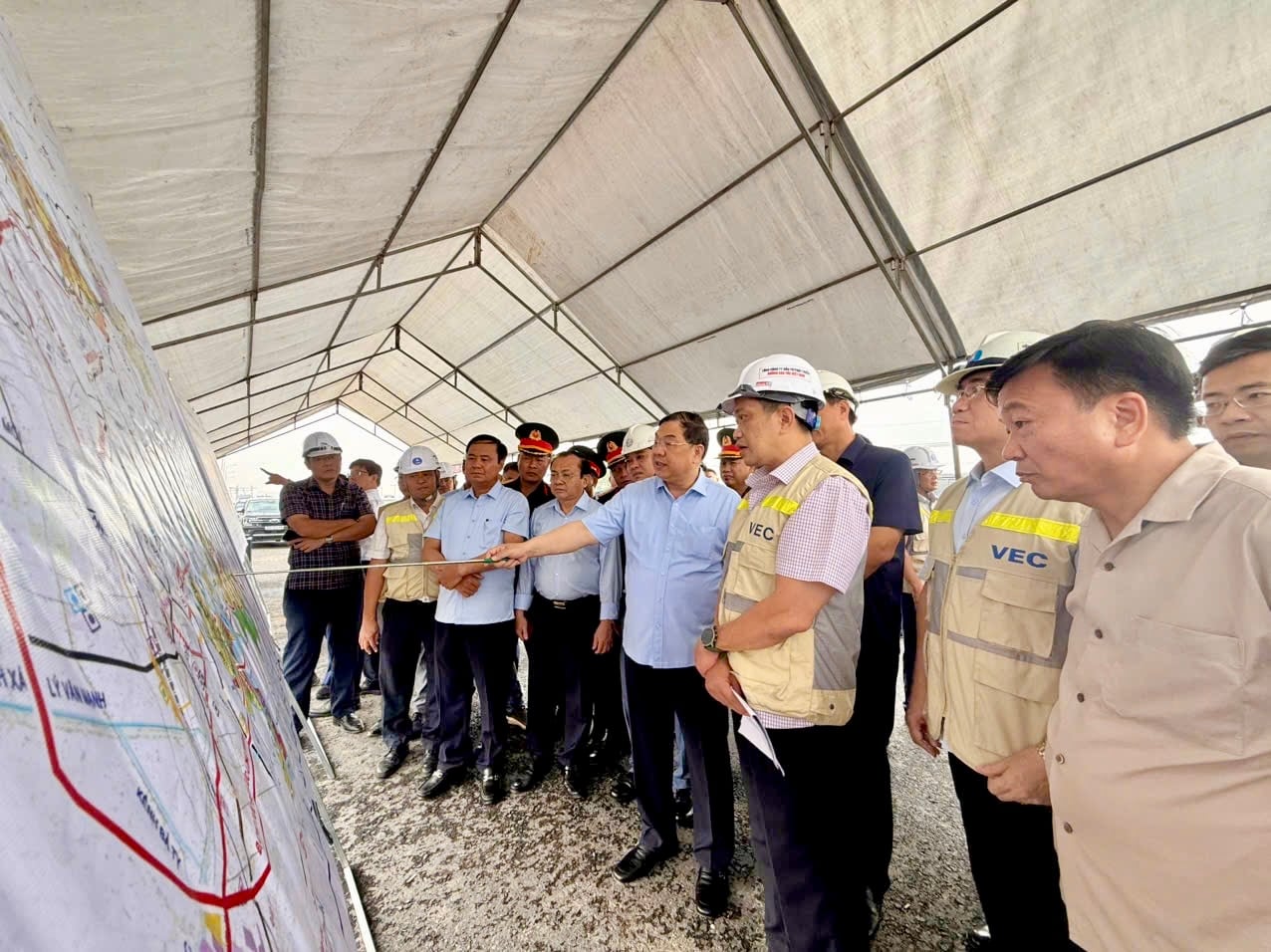 Phó Thủ tướng Thường trực Phạm Gia Túc kiểm tra loạt đường kết nối và sân bay Long Thành - Ảnh 1.