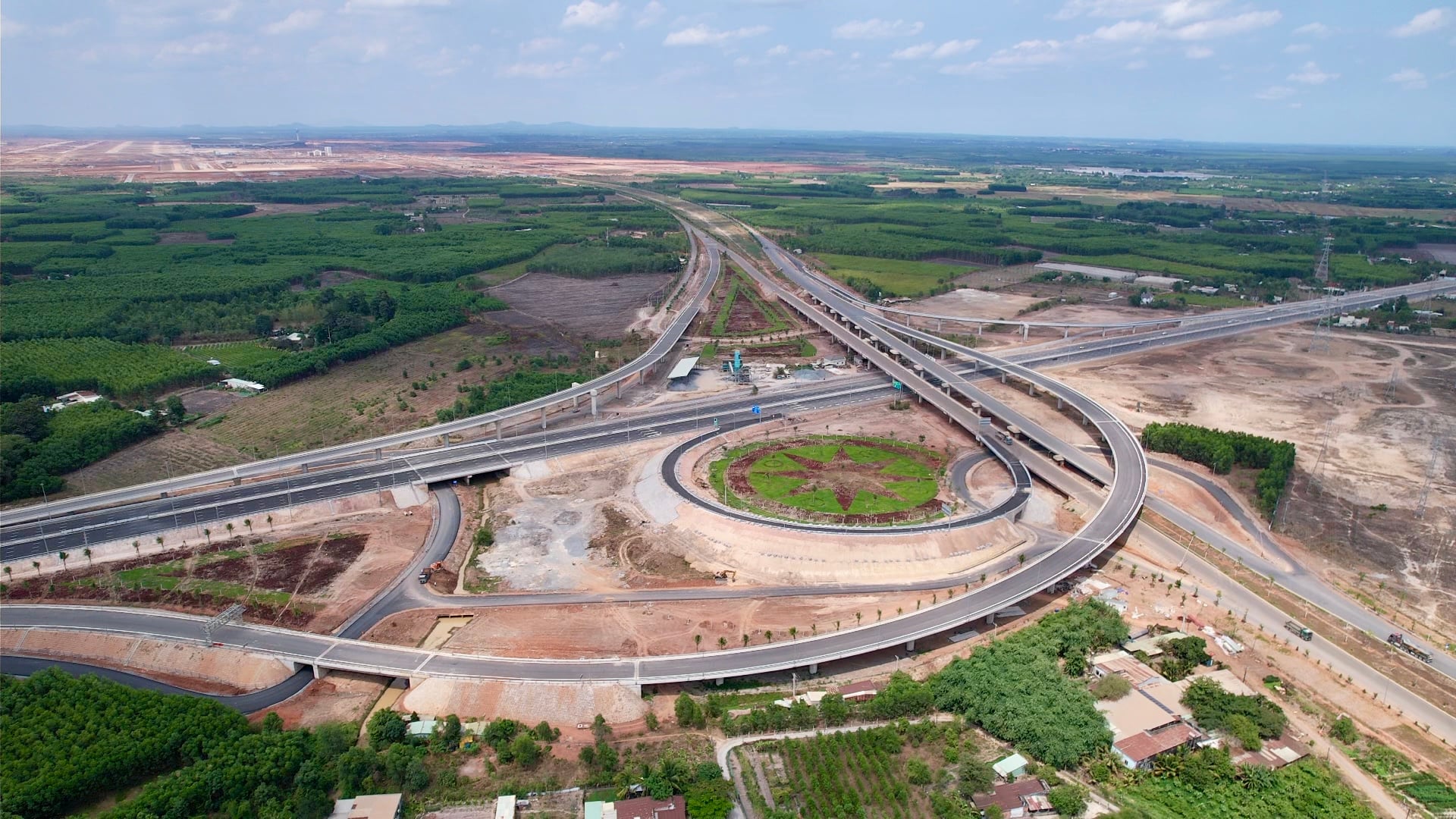 Phó Thủ tướng Thường trực Phạm Gia Túc kiểm tra loạt đường kết nối và sân bay Long Thành - Ảnh 7.