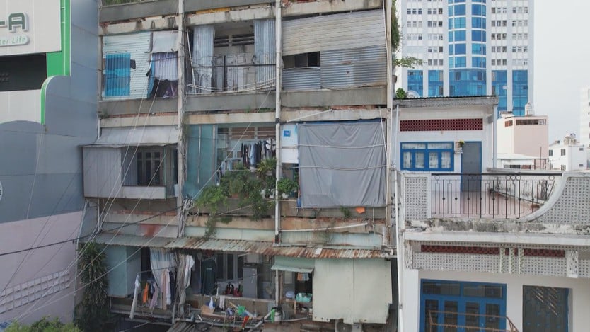 Các căn hộ xuống cấp tại chung cư cũ - Ảnh 1.