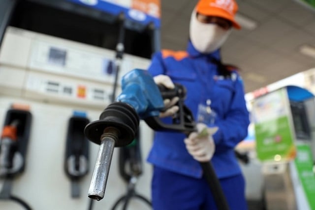 Thuế xăng dầu sẽ tiếp tục được giảm đến hết năm 2026 - Ảnh 1.